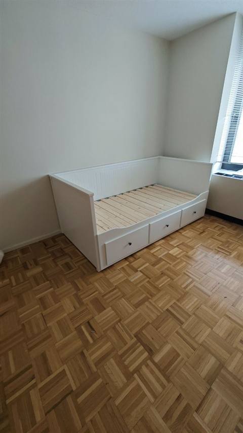 Daybed with drawers